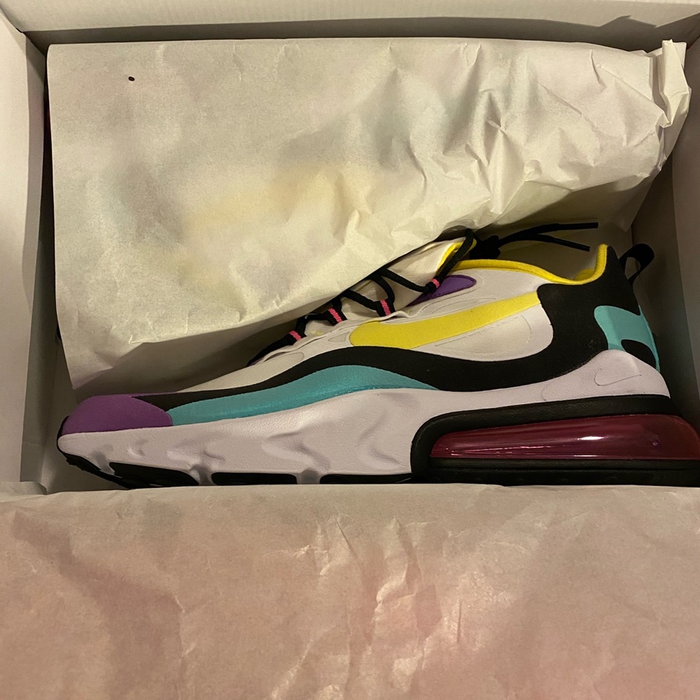 NIKE Air Max 270 React
